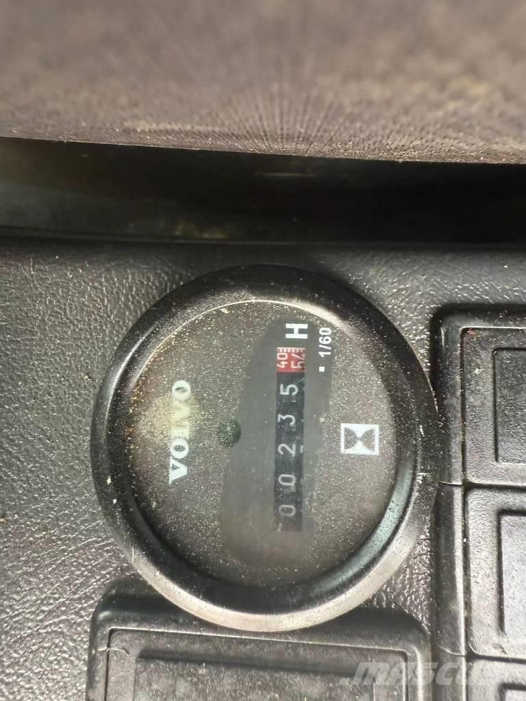 Volvo 140 Pásová rýpadla