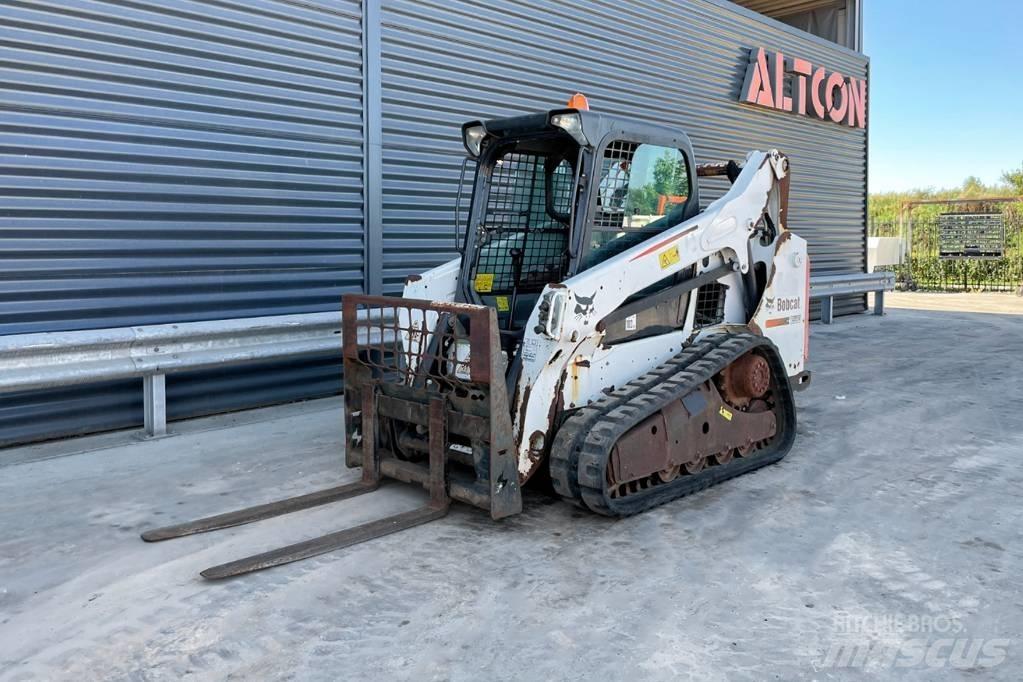 Bobcat T 590 Smykem řízené nakladače