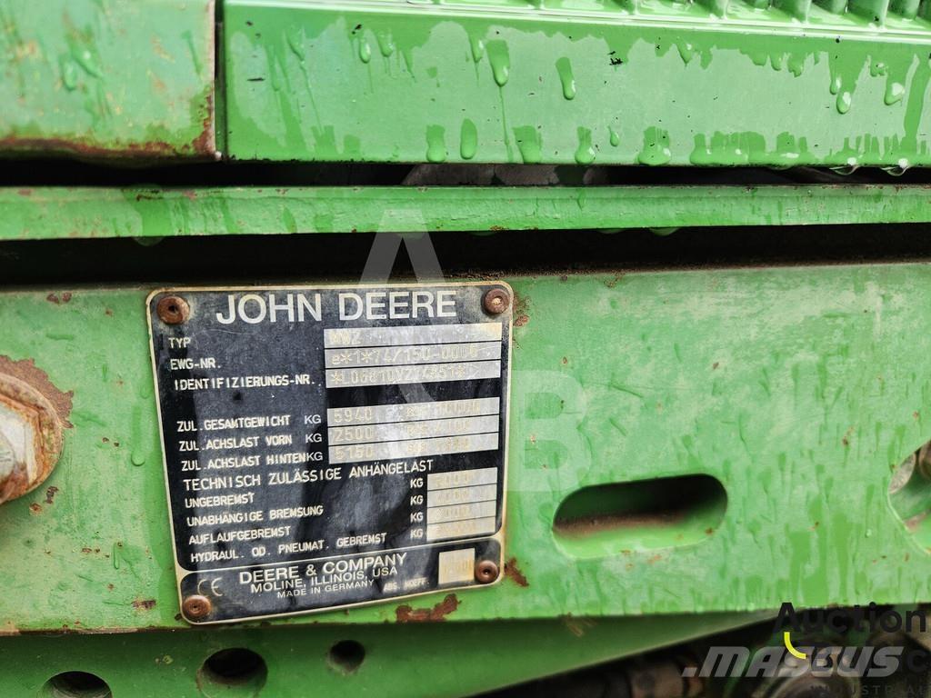 John Deere 6810 Traktory