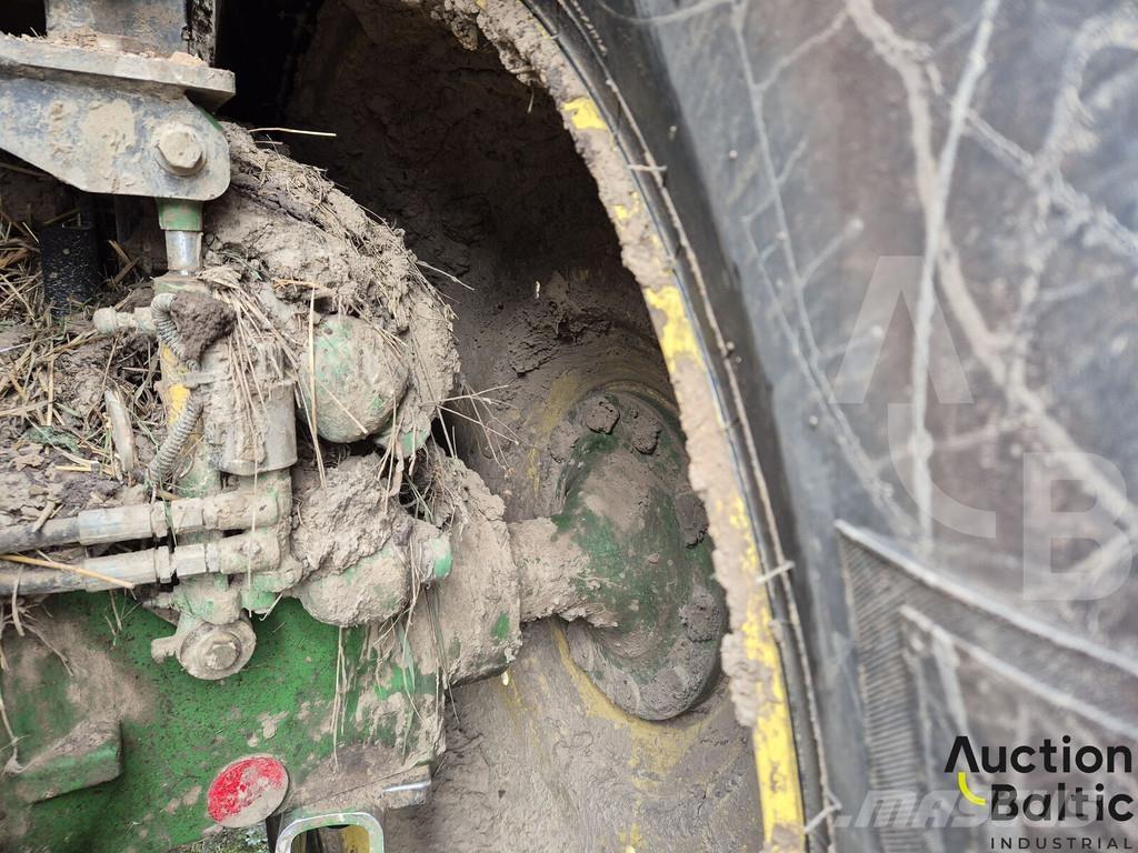 John Deere 6210 R Traktory