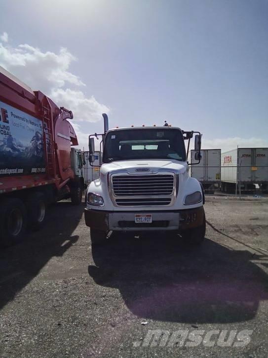 Freightliner M2 Lanový nosič kontejnerů