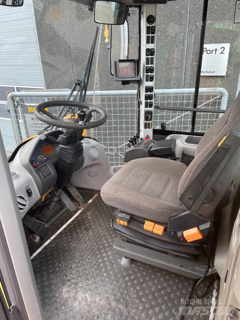 Volvo L90F Kolové nakladače