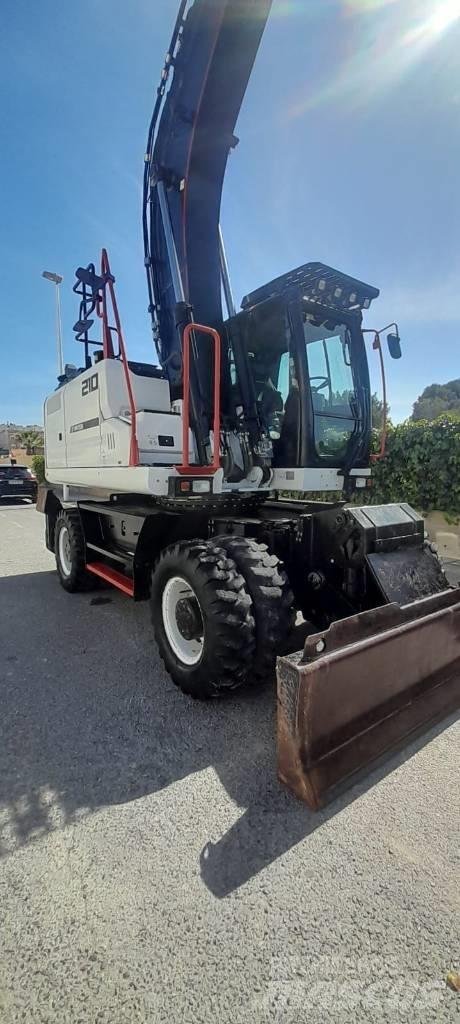 Hidromek HMK 210 W Kolová rýpadla