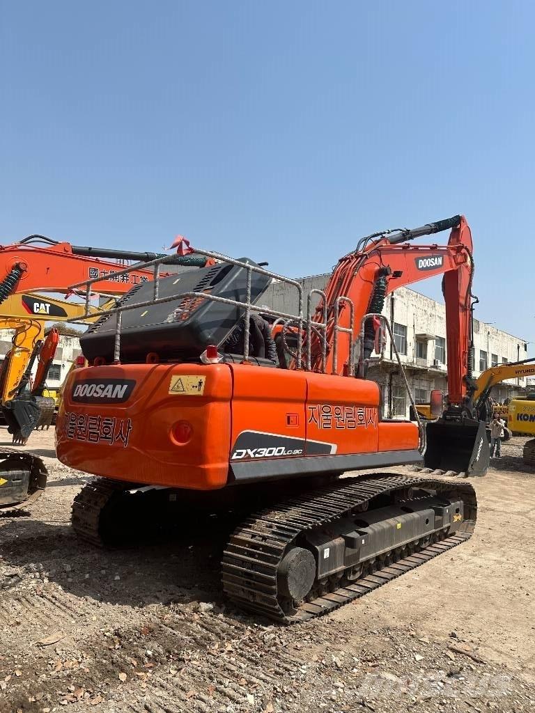 Doosan DX 300 Midi rýpadla 7t - 12t