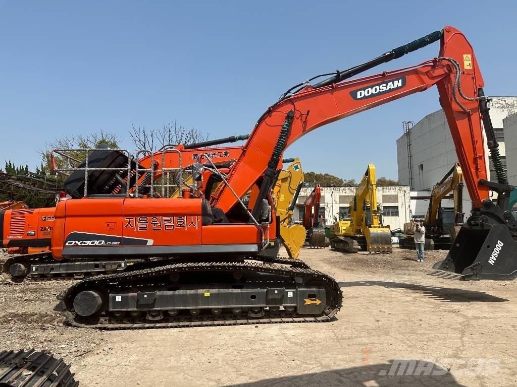 Doosan DX 300 Midi rýpadla 7t - 12t