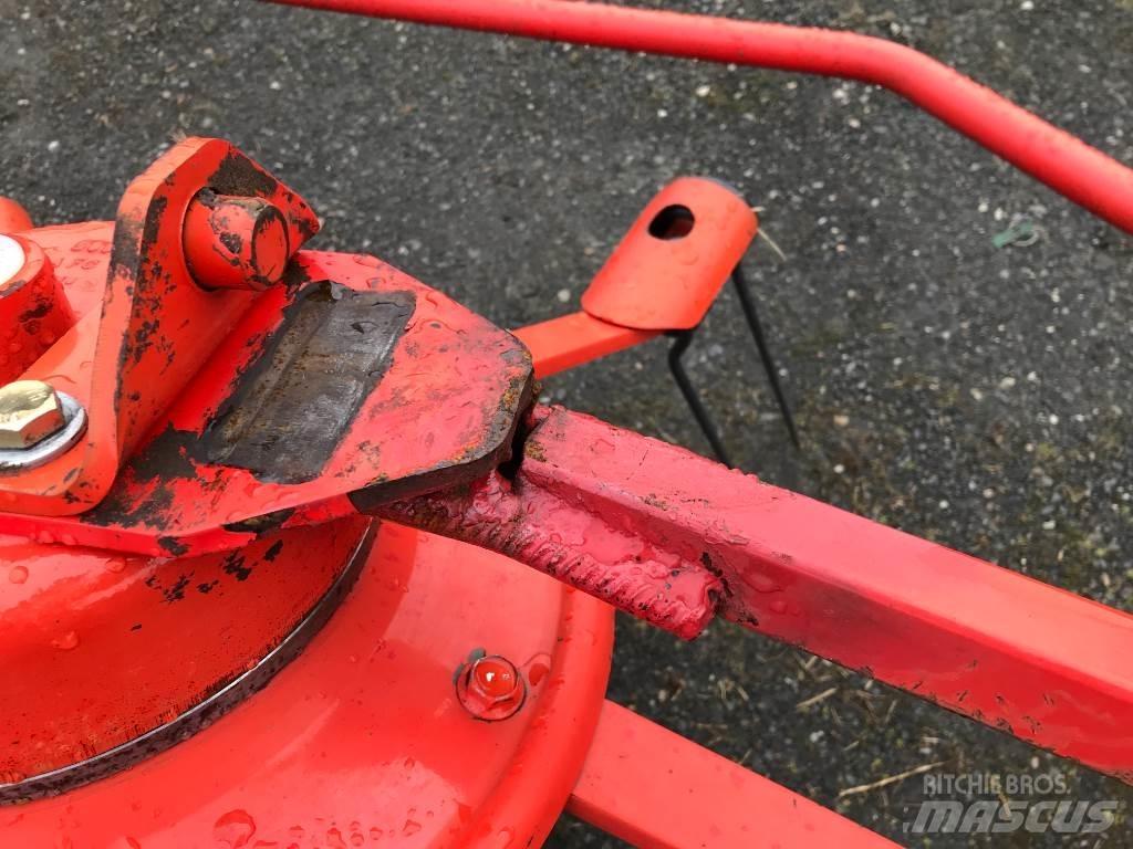 Kuhn GF 7601 MH Obraceče a shrabovače sena