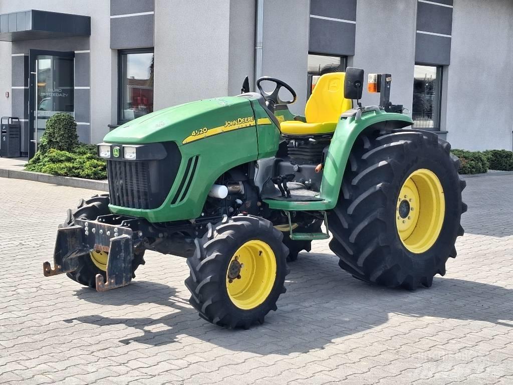 John Deere 4520 Traktory