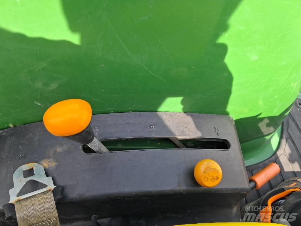 John Deere 4520 Traktory