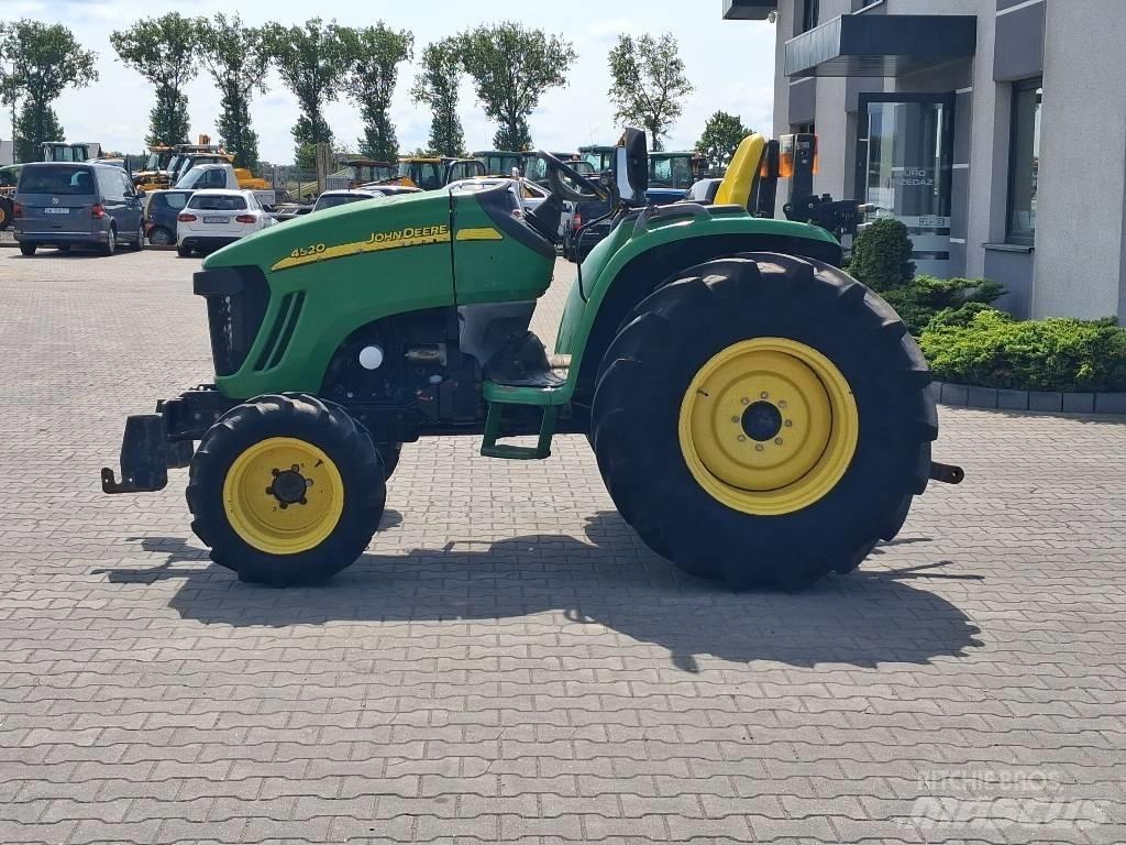 John Deere 4520 Traktory