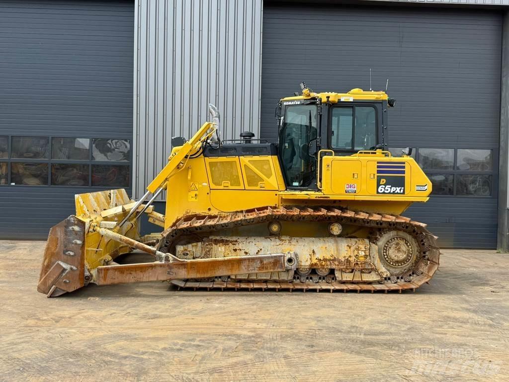 Komatsu D65PXi-18 Pásové dozery