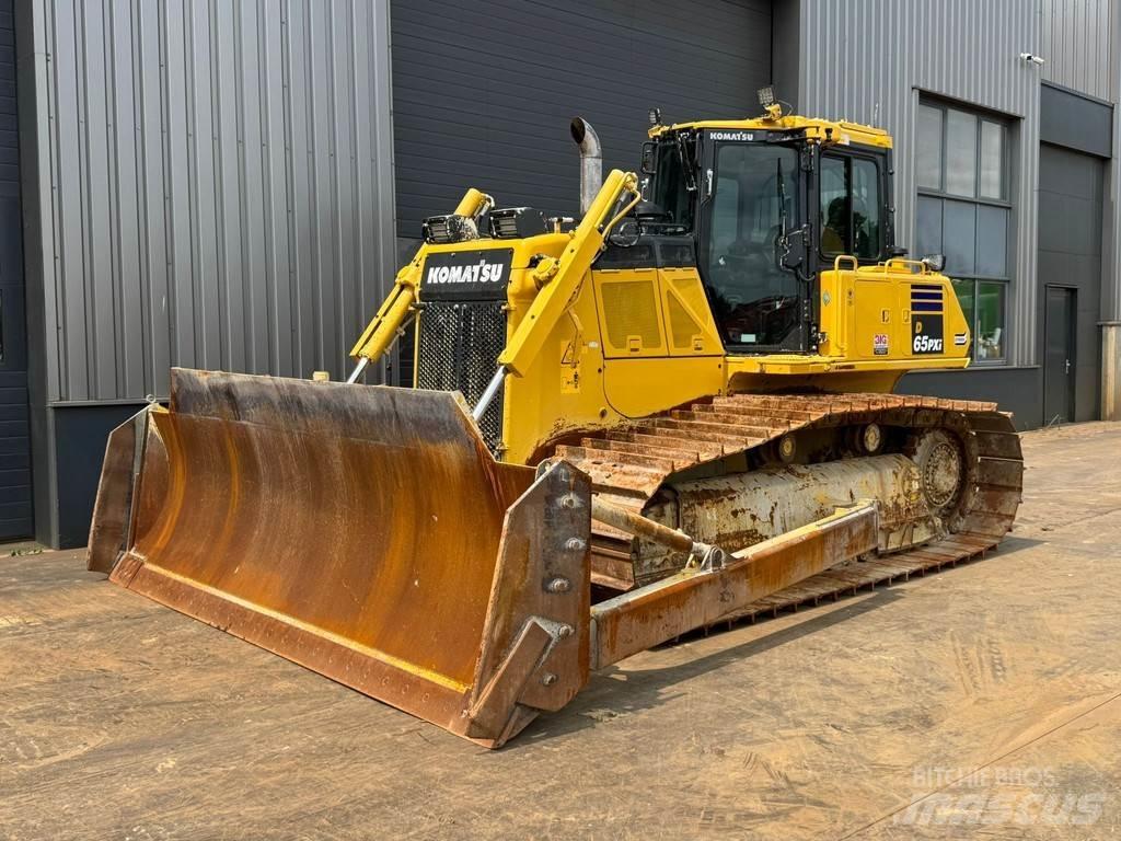 Komatsu D65PXi-18 Pásové dozery