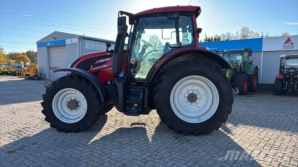Valtra N134 0 Traktory