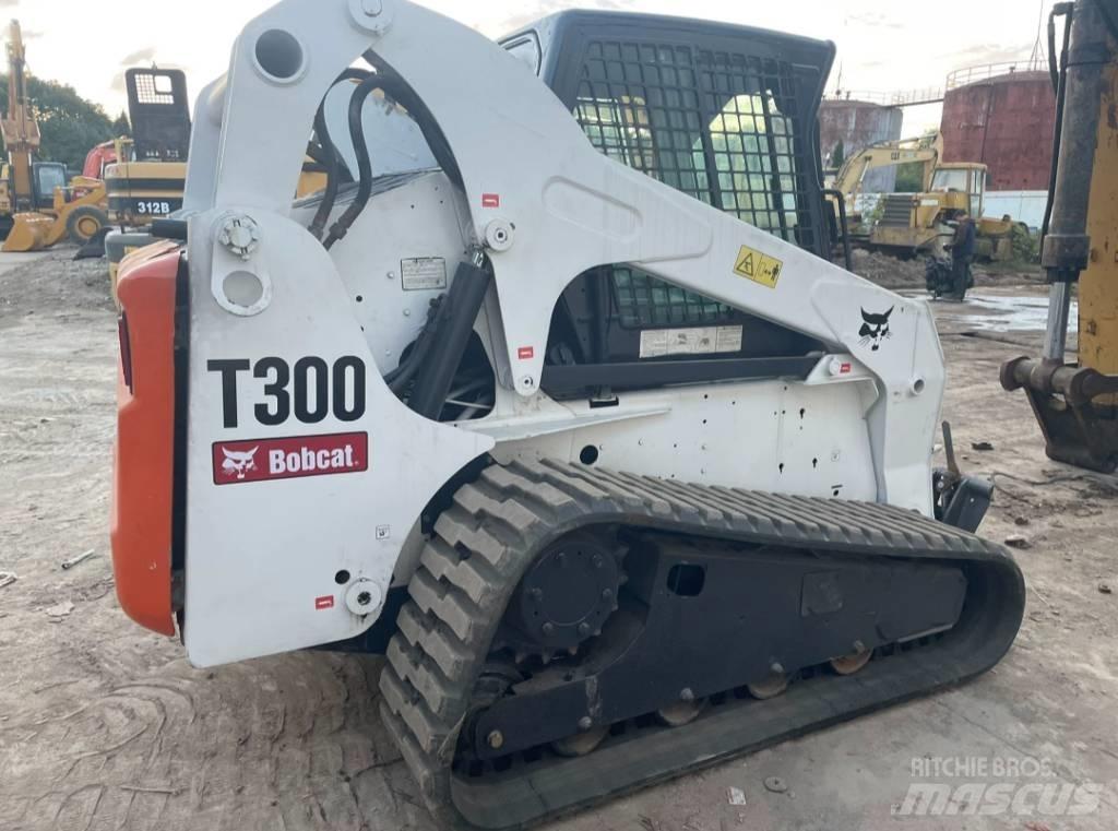 Bobcat T 300 Smykem řízené nakladače