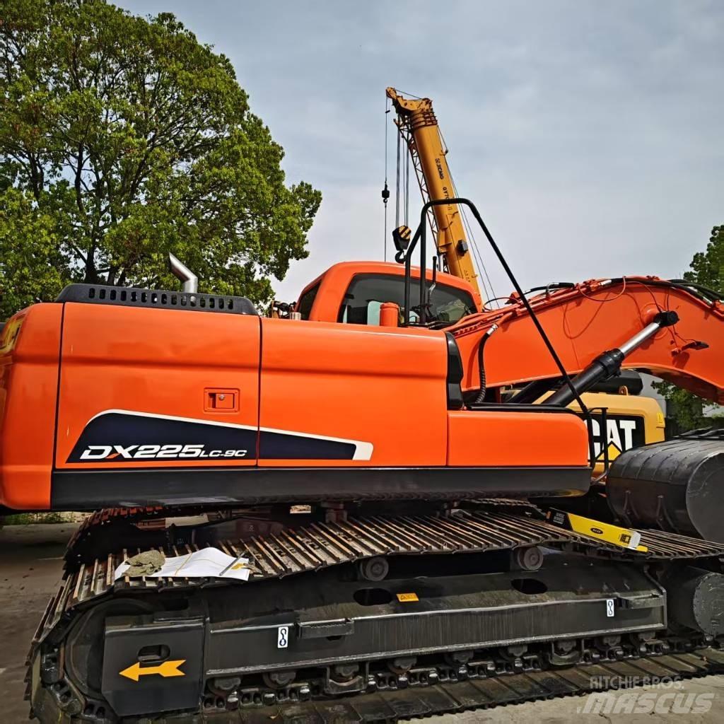 Doosan DX 225 Pásová rýpadla