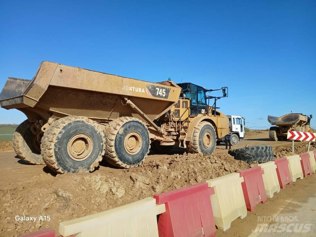 CAT 745 Kloubové dempry