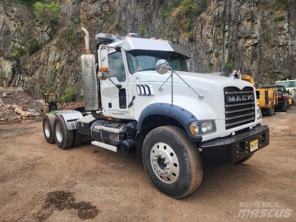 Mack GU713 GRANITE Nákladní vozidlo bez nástavby