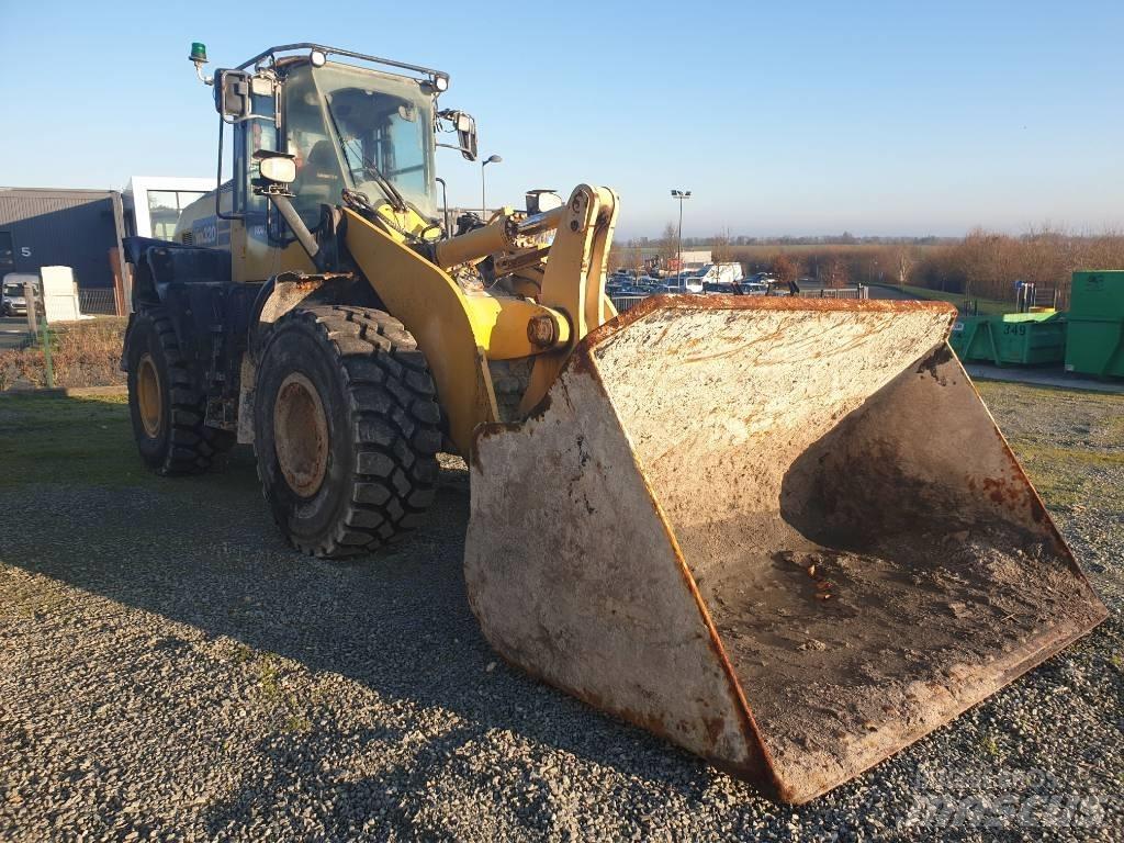 Komatsu WA320-8 Kolové nakladače
