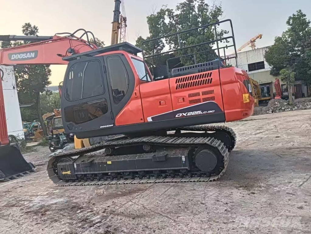 Doosan DX 225LC-9C Pásová rýpadla