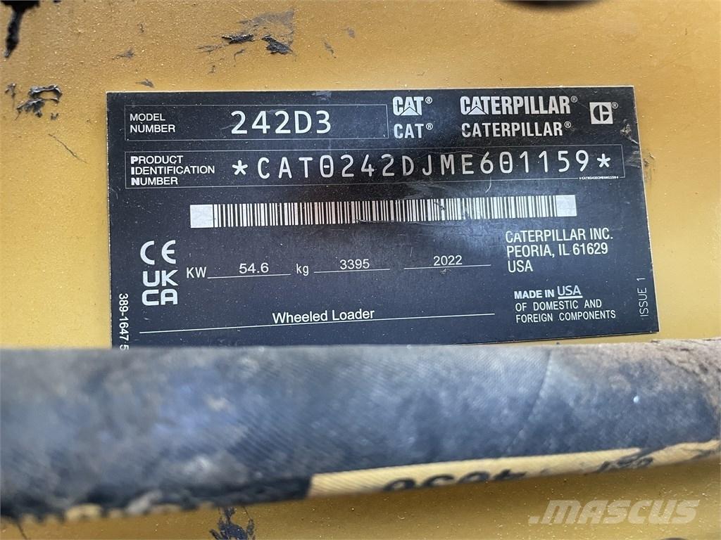 CAT 242D3 Smykem řízené nakladače