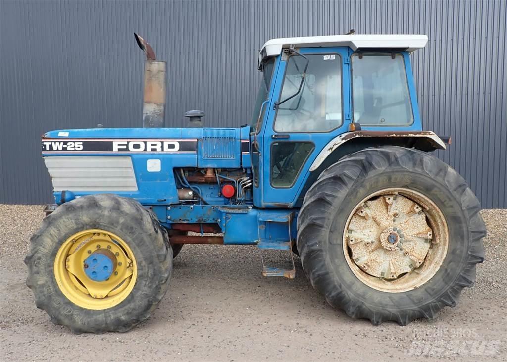 Ford TW25 Traktory