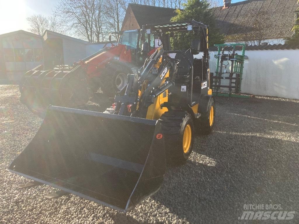 JCB 403 Smykem řízené nakladače