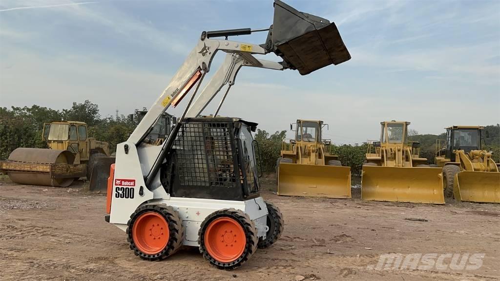 Bobcat S 300 Smykem řízené nakladače