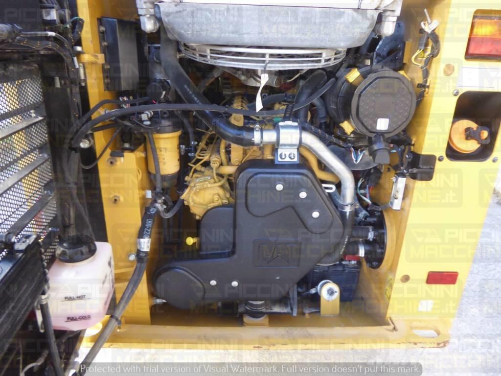 CAT 226D3 Smykem řízené nakladače