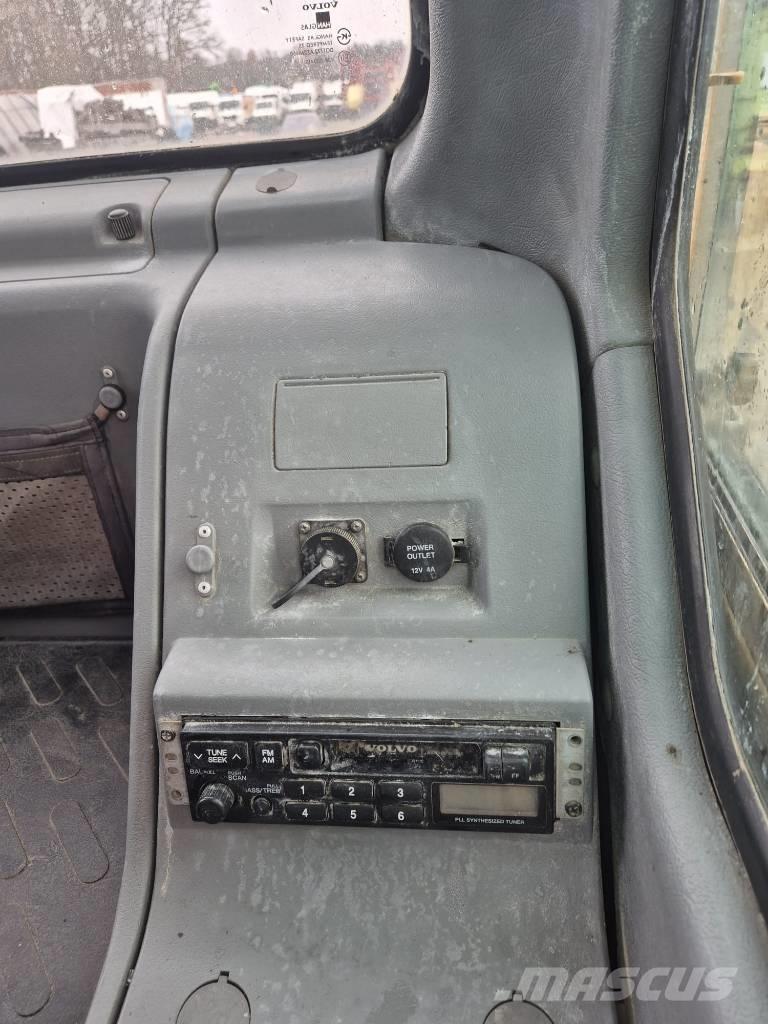 Volvo EW180B Kolová rýpadla