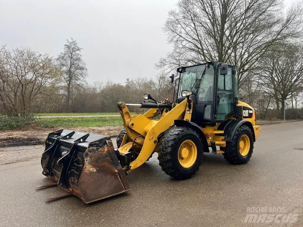 CAT 908M Kolové nakladače