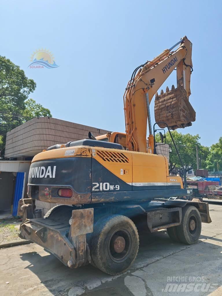 Hyundai R210W-9 Kolová rýpadla