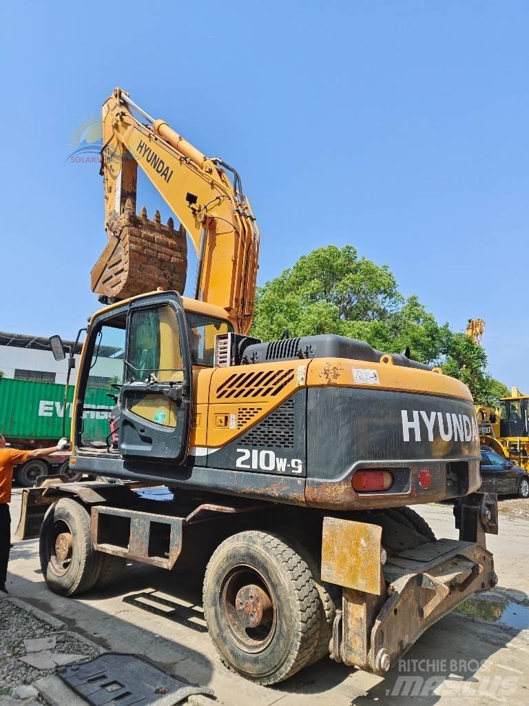 Hyundai R210W-9 Kolová rýpadla