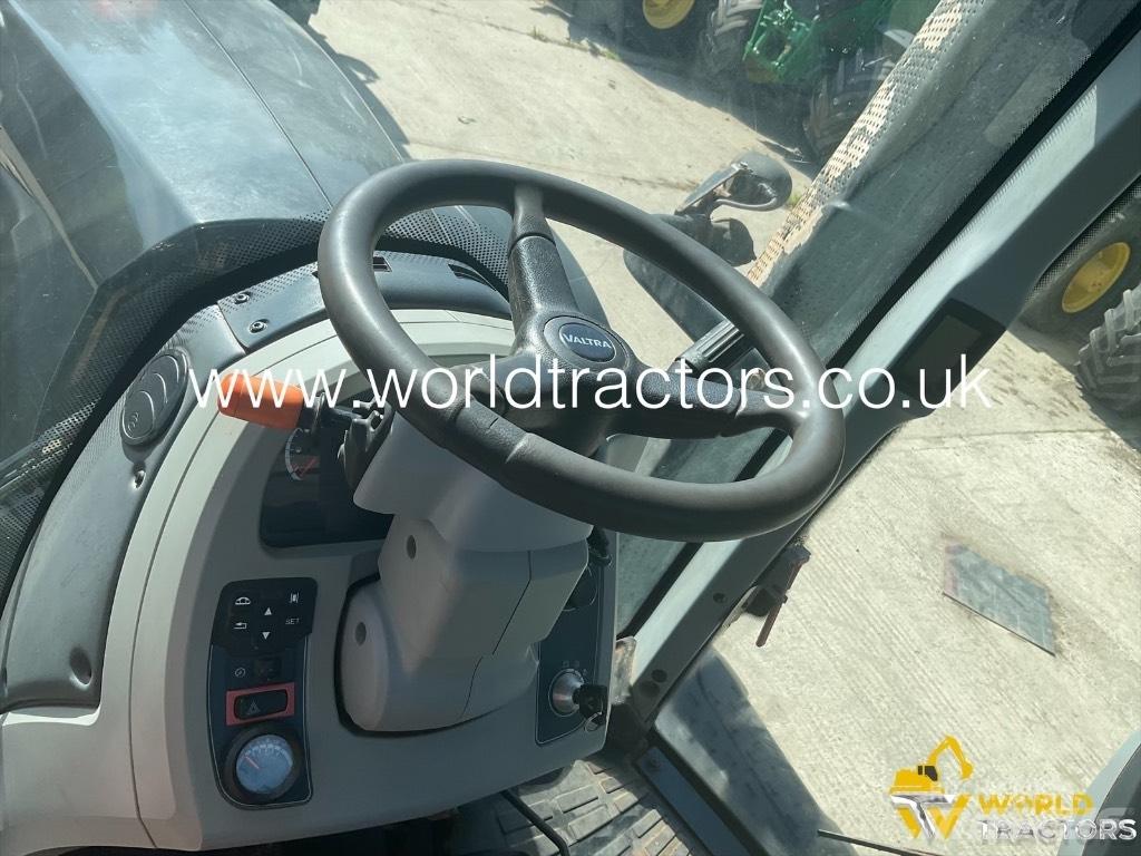 Valtra T 234 Traktory