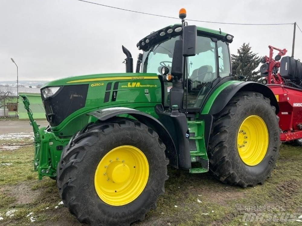 John Deere 6250 R Traktory