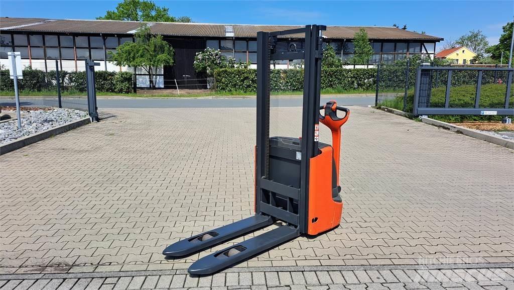 Linde L12- BR1172 Ručně vedené vysokozdvižné vozíky