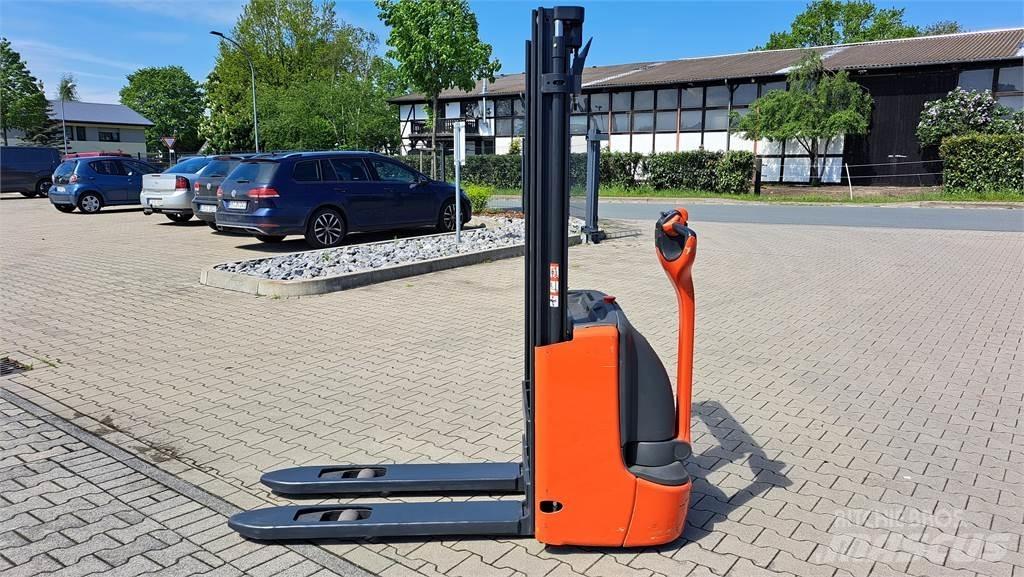 Linde L12- BR1172 Ručně vedené vysokozdvižné vozíky