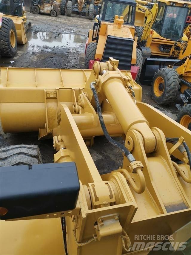 CAT 966G Kolové nakladače