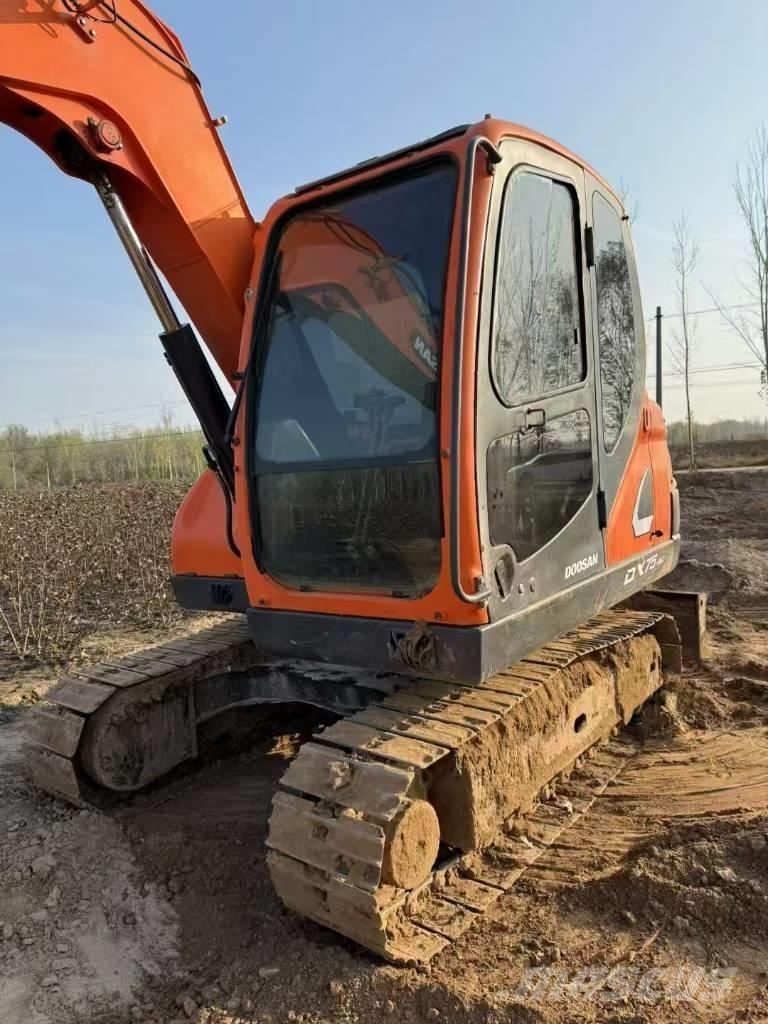 Doosan DX 75-9 C Pásová rýpadla