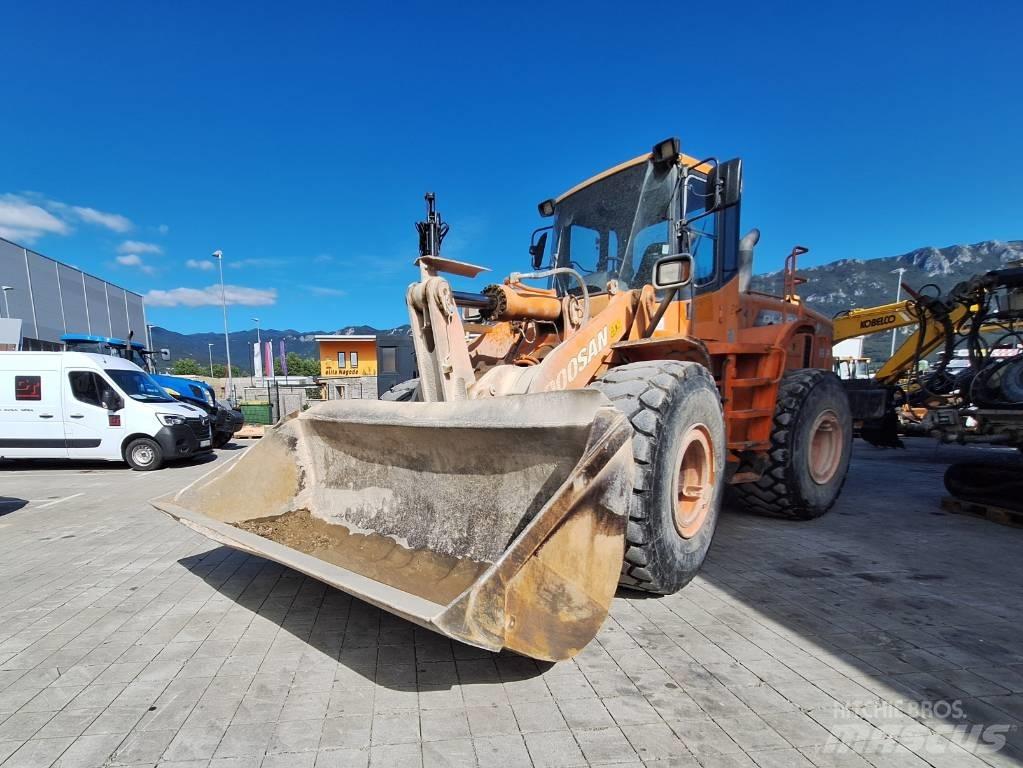 Doosan DL 300 Kolové nakladače