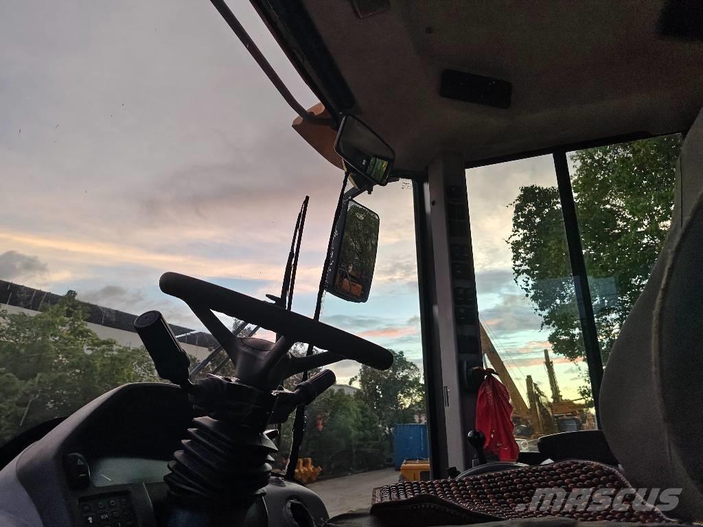 Volvo L 120 Kolové nakladače