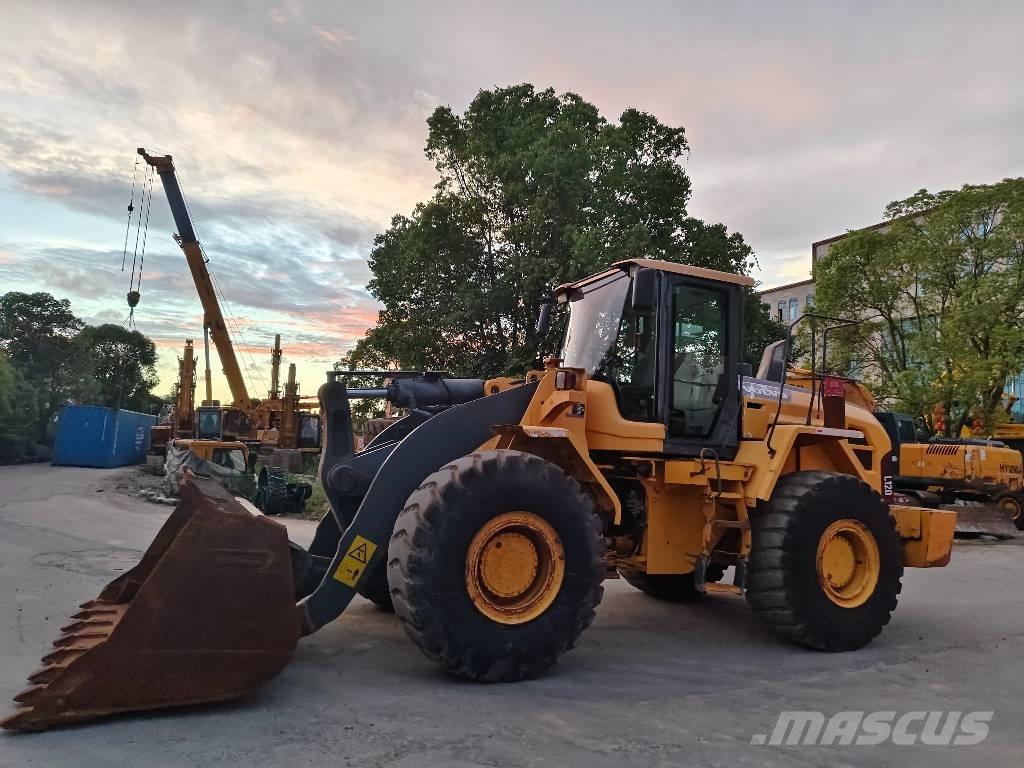 Volvo L 120 Kolové nakladače