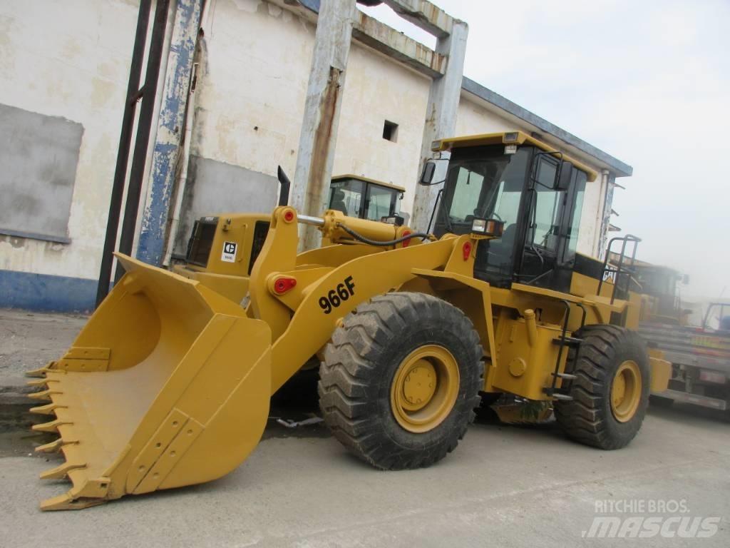 CAT 966 F Kolové nakladače