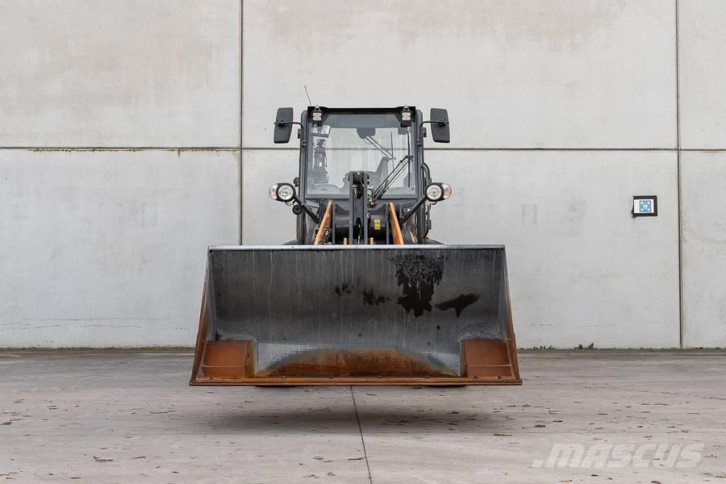 CASE 321 F Kolové nakladače