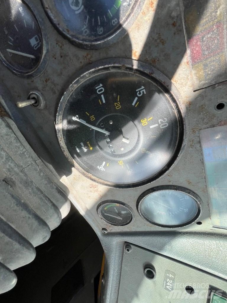 Volvo A25c Kloubové dempry