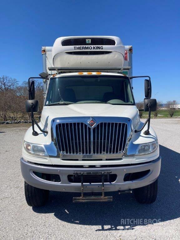 International 4300 Skříňová nástavba