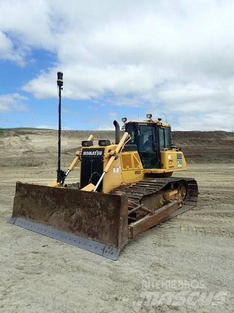 Komatsu D65PX-18 Pásové dozery