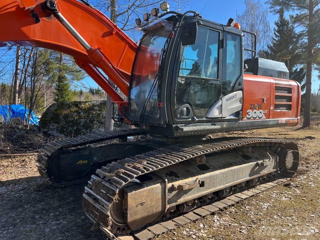 Hitachi ZX 300 LC-6 Pásová rýpadla