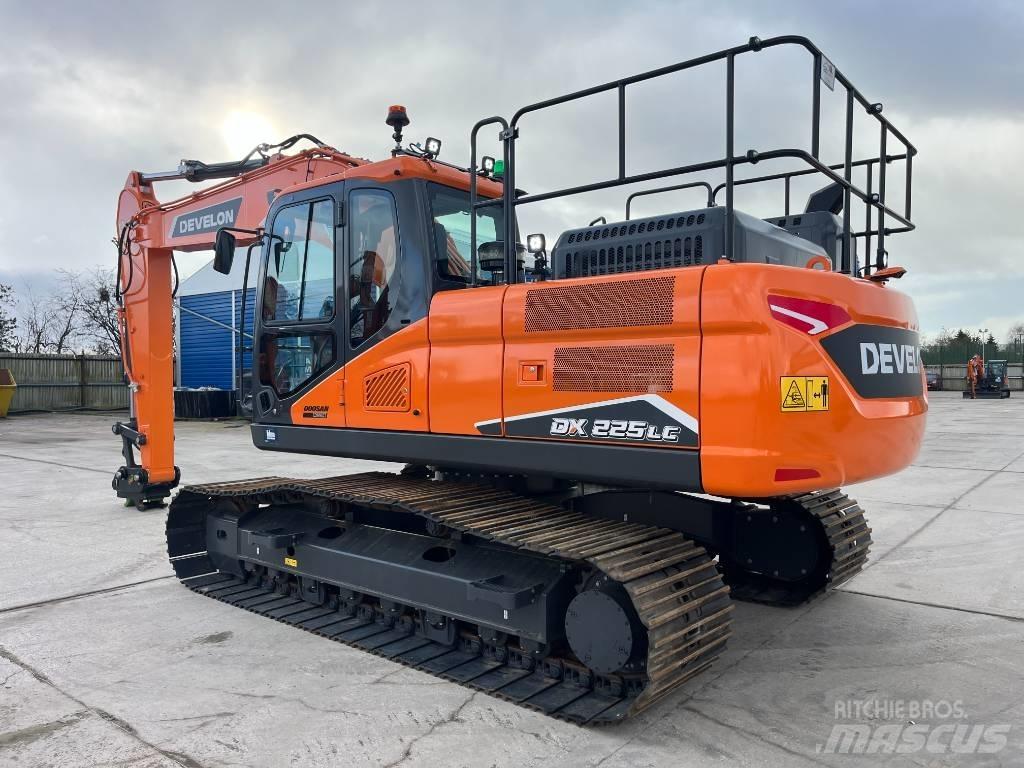 Develon DX 225 LC-7 Pásová rýpadla