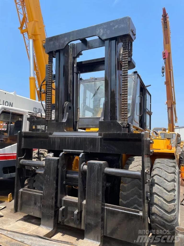 Komatsu 30 Ton Dieselové vozíky