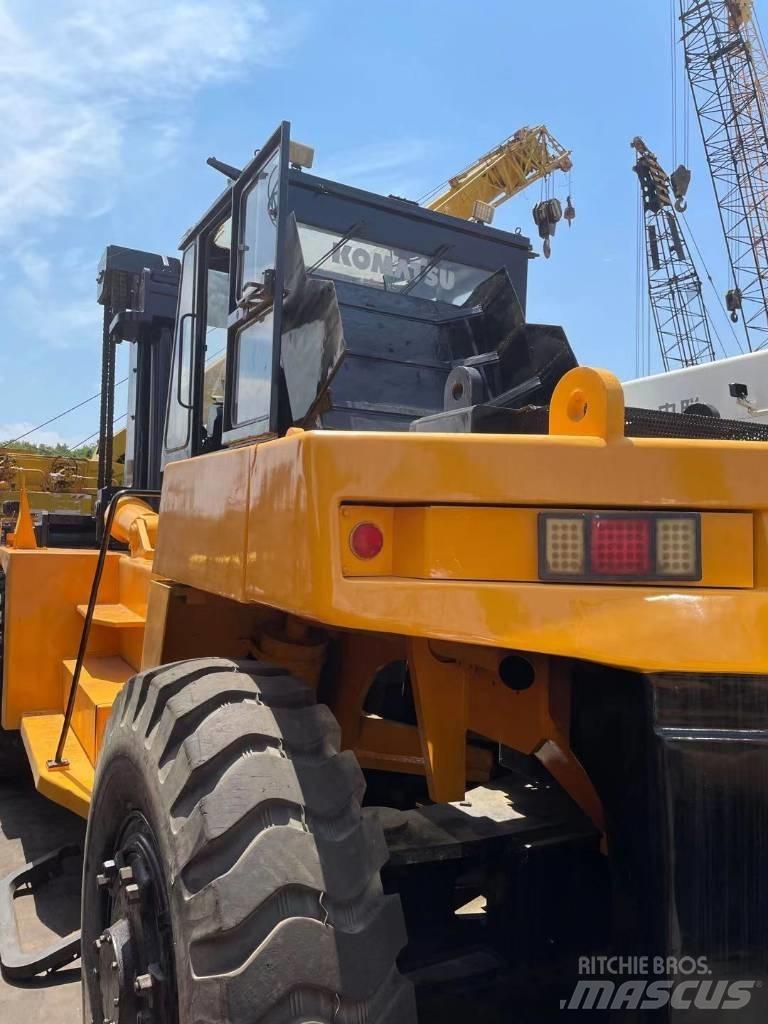 Komatsu 30 Ton Dieselové vozíky