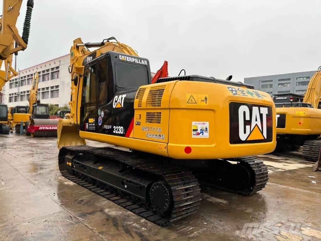 CAT 323 D Pásová rýpadla